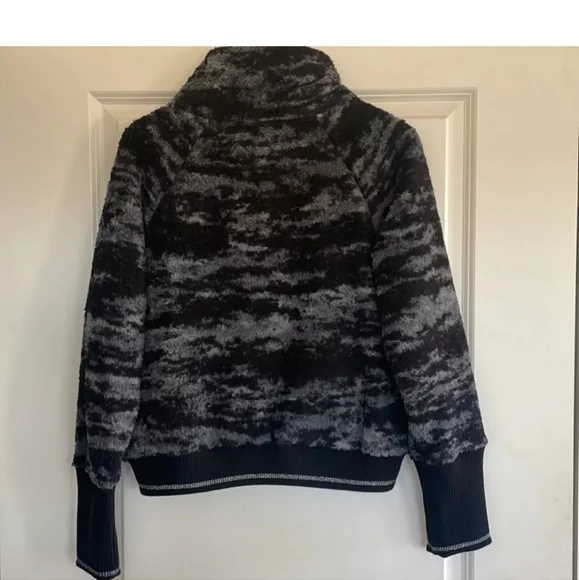 Athleta tugga camo fleece jacket - Picture 2 of 2
